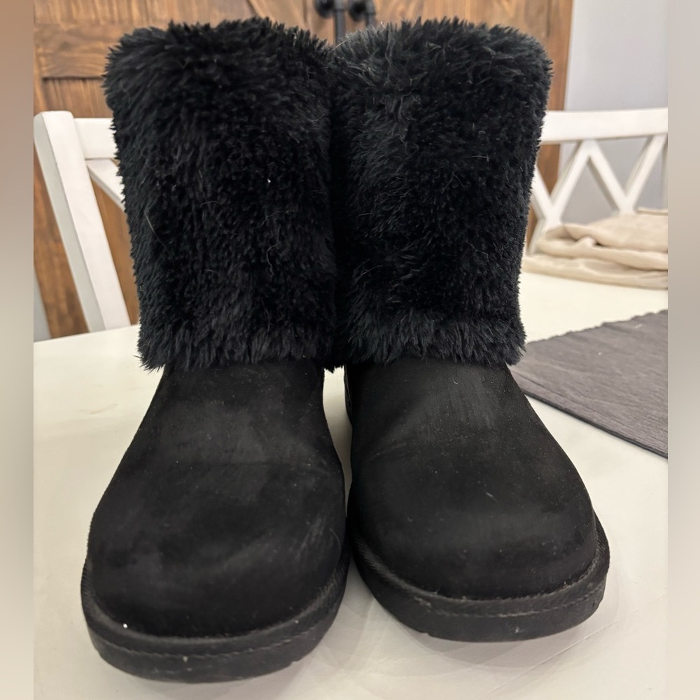 Women’s black size 8 boots